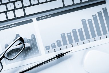 İş işyeri ile klavye ve diyagramları