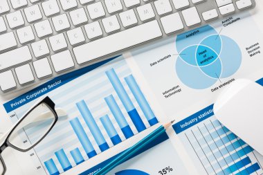 İş işyeri ile klavye ve diyagramları