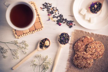 Otlar ile bitkisel çay