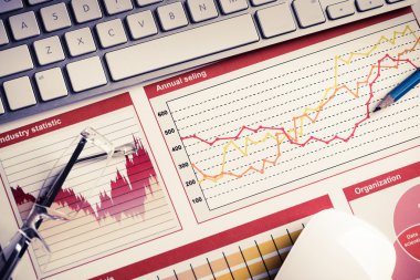 İş işyeri ile klavye ve diyagramları