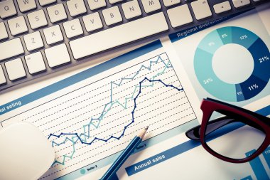 İş işyeri ile klavye ve diyagramları