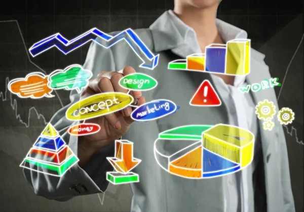 Affärskvinna ritade färgglada diagram — Stockfoto