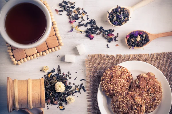 Otlar ile bitkisel çay