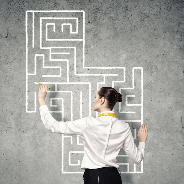 Businesswoman drawing labyrinth — Stock Photo, Image