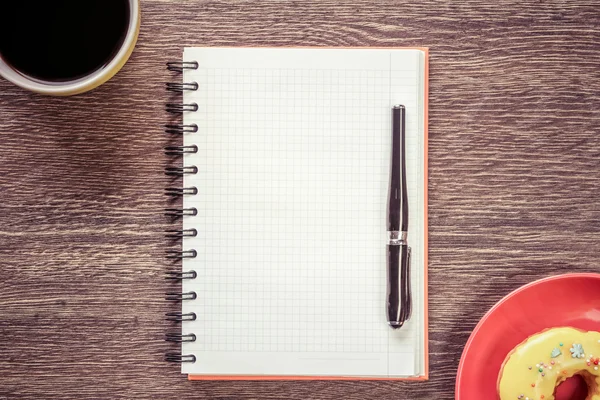 Σημειωματάριο και το φλιτζάνι του καφέ — Φωτογραφία Αρχείου