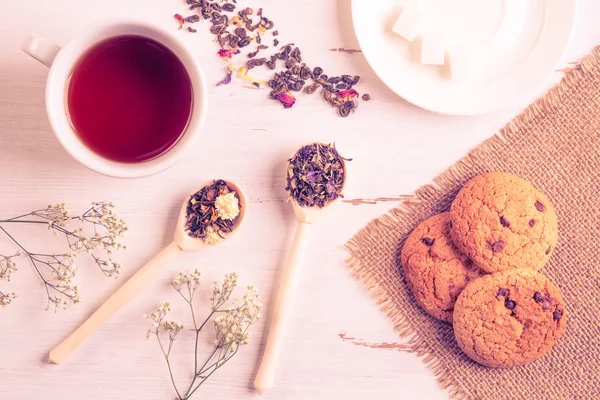 Otlar ile bitkisel çay 