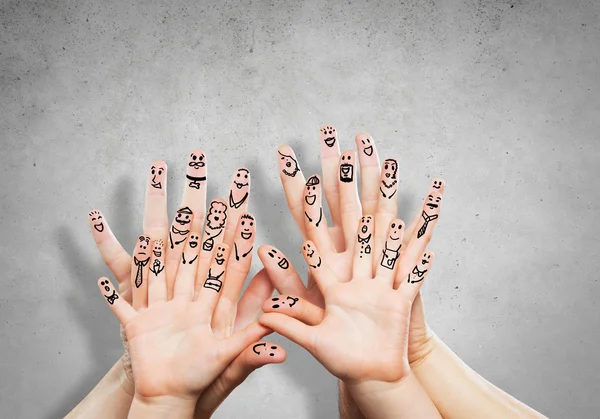 Mãos de família com rostos de desenhos animados — Fotografia de Stock