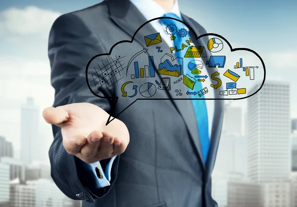 Бизнесмен показывает облако с бизнес-эскизами — стоковое фото
