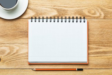 fincan kahve ve kalem ile not etmek