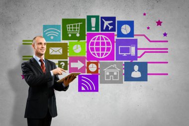 Tablet pc kullanan işadamı