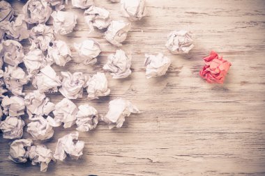 Buruşmuş kağıt toplar. 