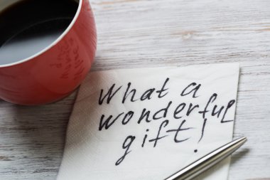 Peçeteye yazılmış romantik mesaj