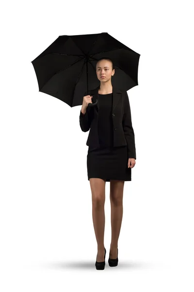 Femme d'affaires tenant parapluie — Photo