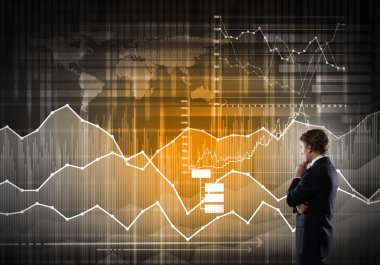 Ortam sanal ekrana bakarak işadamı