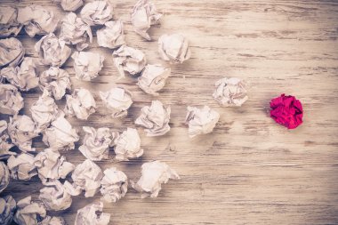 Buruşmuş kağıt toplar. 