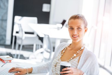 Zarif ofis çalışanı