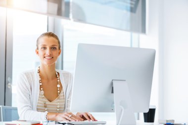 Zarif ofis çalışanı