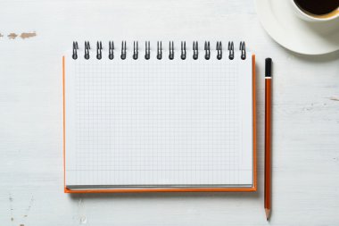 Not defteri ve kalem ile kahve 