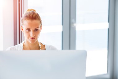 Zarif ofis çalışanı