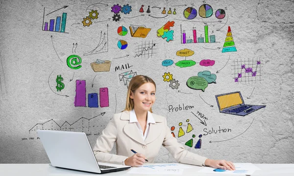 Elegant businesswoman sitting at table — Stock Photo, Image