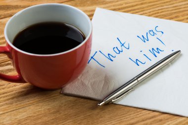 Peçeteye yazılmış romantik mesaj