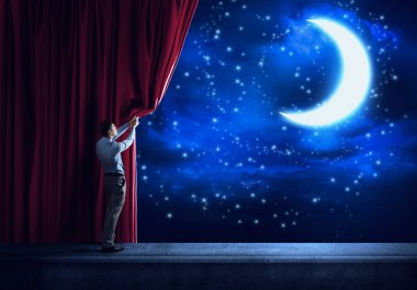 Gece gökyüzü perde arkasında