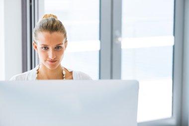 Zarif ofis çalışanı