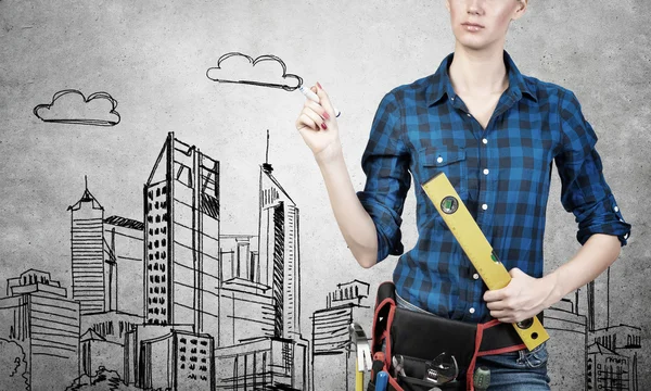 Ingeniera mujer esbozando sus ideas — Foto de Stock