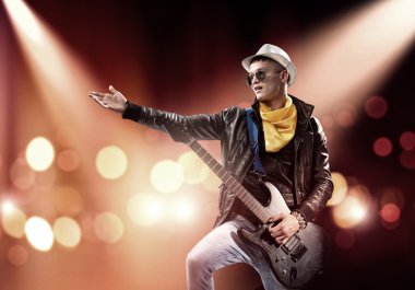 Rock yıldızı sahnede