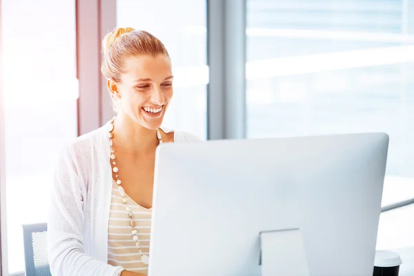 Elegant office worker — Stock Photo, Image