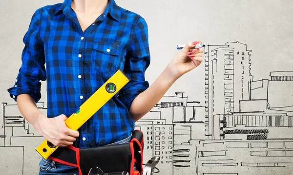 Ingeniera mujer esbozando sus ideas — Foto de Stock