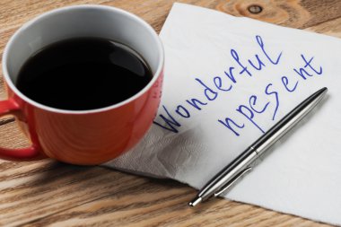 Peçeteye yazılmış romantik mesaj