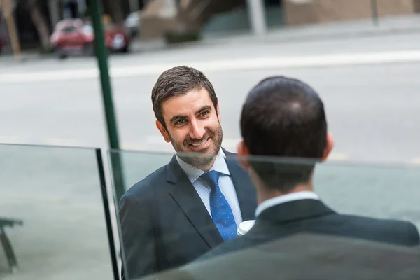 Deux hommes d'affaires en pause café — Photo