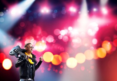 Rock yıldızı sahnede