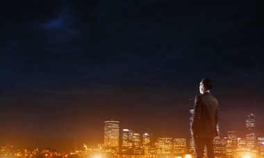 Gece parlayan city ile ilgilenen iş adamı