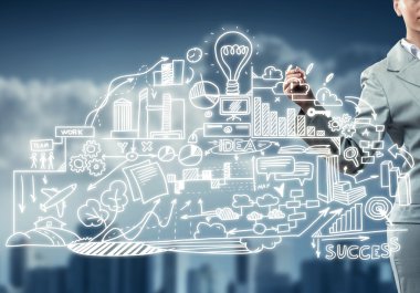 İş fikirlerini çizen kadın. 