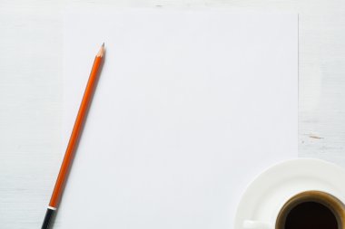 Taze fikir için kahve fincanı.