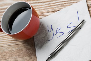 Peçeteye yazılmış romantik mesaj