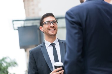 İki işadamı kahve molası