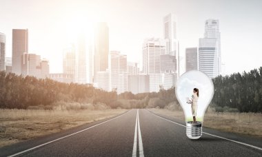 Ampulün içindeki iş kadını