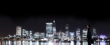 Gece parlayan city ile ilgilenen iş adamı