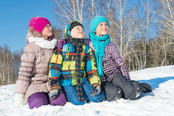 Bambini felici che si divertono — Foto Stock