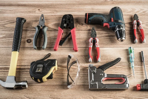 Instrumentos sobre mesa de madera — Foto de Stock