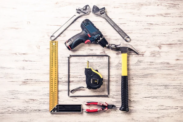 ahşap masa enstrümanlar