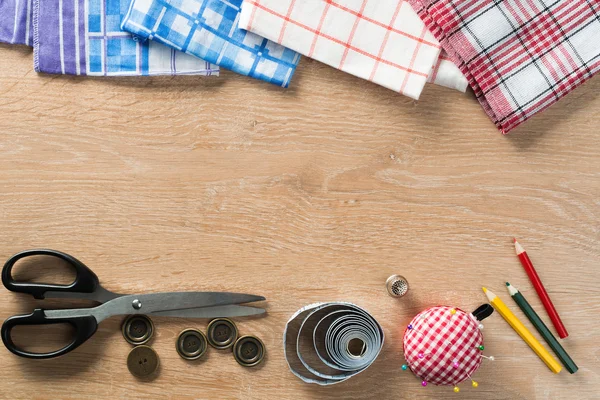 Nähset auf dem Tisch — Stockfoto