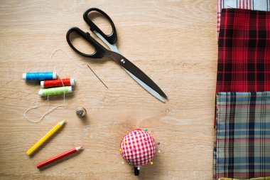 Dikiş takımı masada