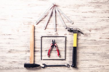 ahşap masa enstrümanlar