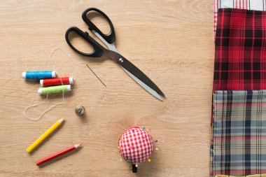 Dikiş takımı masada