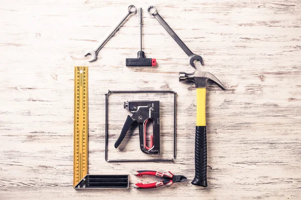 Instrument på träbord — Stockfoto