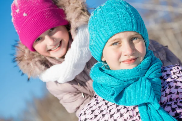 Gelukkige jonge geitjes plezier — Stockfoto